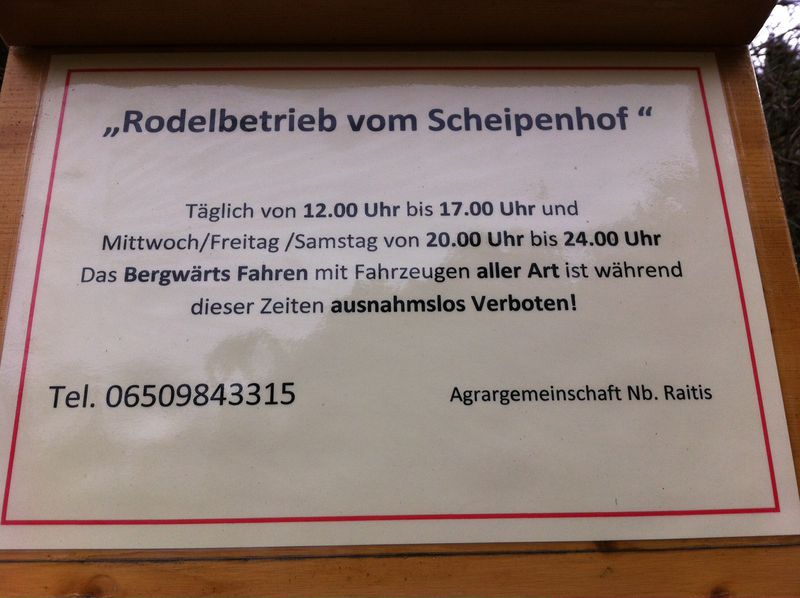 Datei:Rodelbahn Scheipenhof 2014-03-22 Schild Rodelbetrieb.JPG