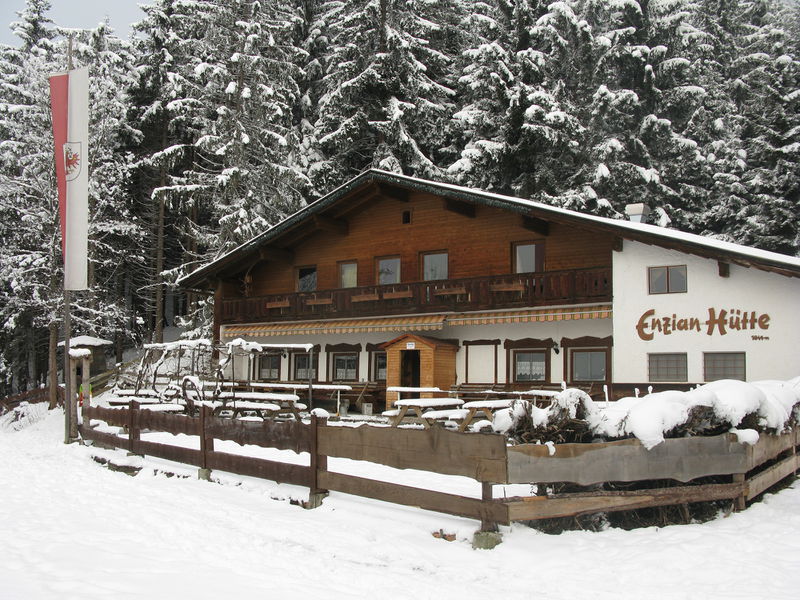 Datei:Gasthaus Enzianhütte 2013-01-13.jpg