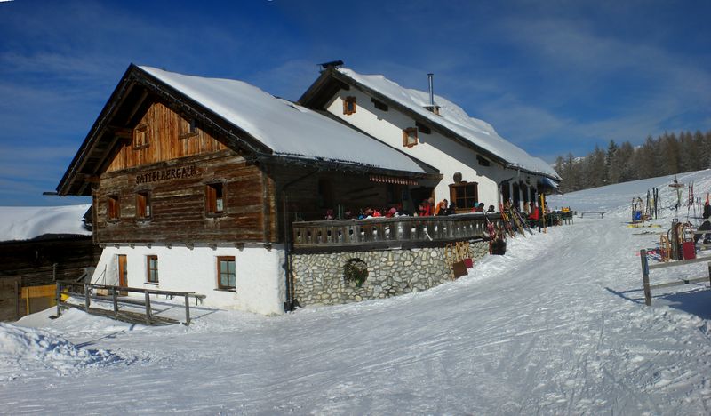 Datei:Gasthaus Sattelbergalm 20100213.jpg