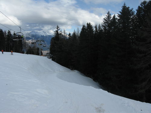 ... den unscheinbaren Start der Rodelbahn findet. Los geht's!