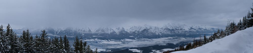 Von oben hat man eine großartige Aussicht auf das Inntal.