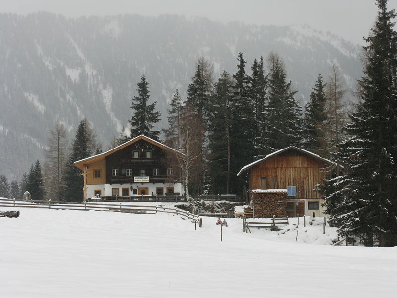 Datei:Gasthaus Wurzbergalm 2009-12-19.jpg