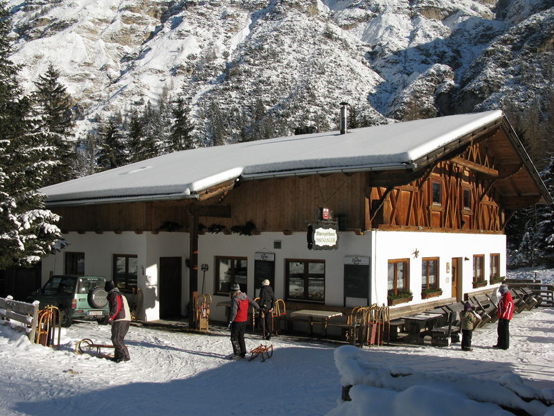 Datei:Gasthaus Issenangeralm 2009-12-20.jpg