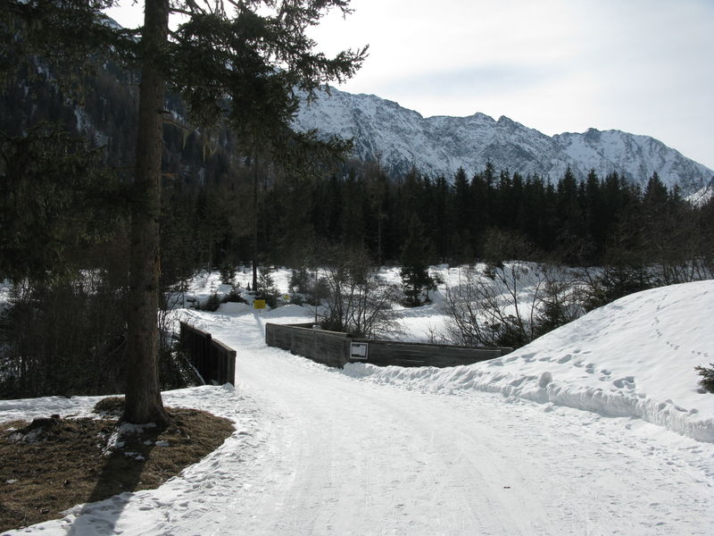 Datei:Rodelbahn Gleirschalm 2016-02-27 Brücke.jpg